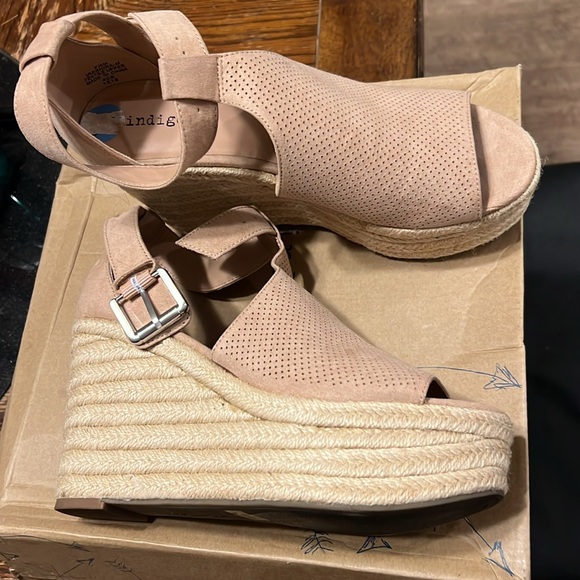 Indigo Rd. Heels - Picture 3 of 4